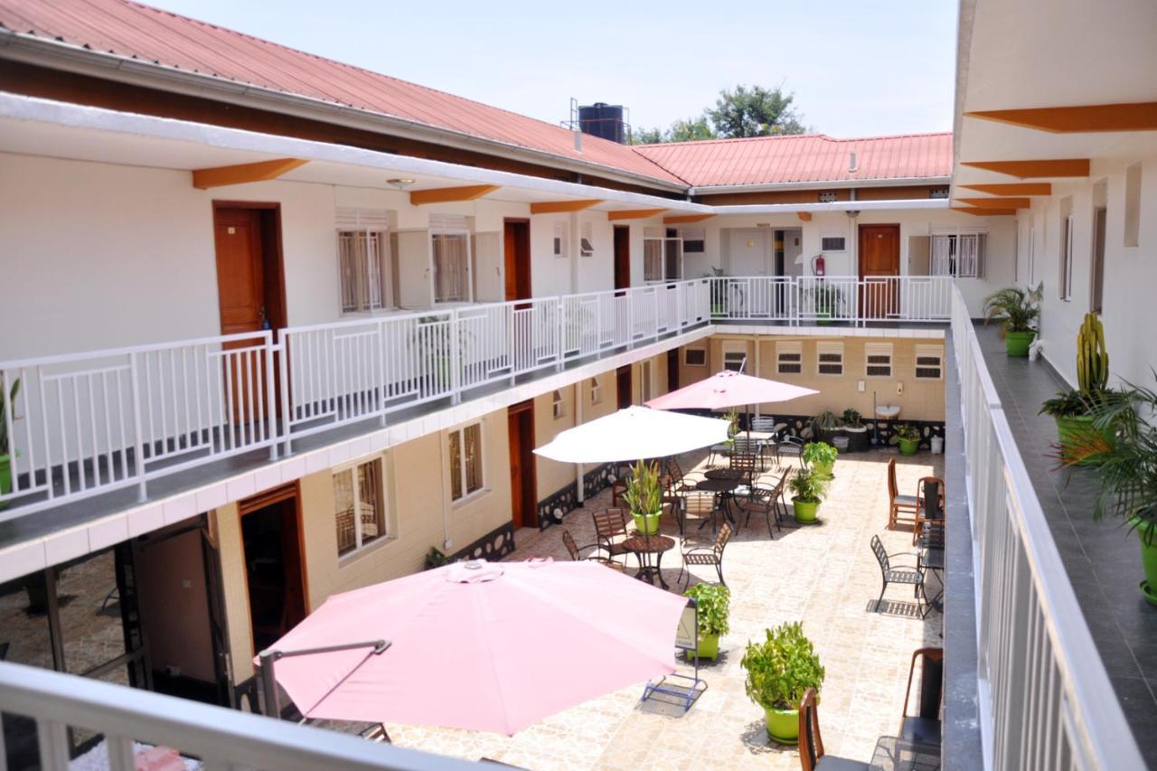 Sandton Hotel Kasese Exterior foto